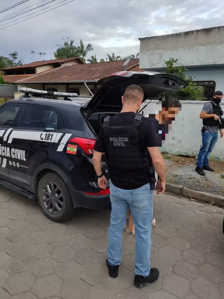 Homem que estava foragido é preso pela Polícia em Joinville